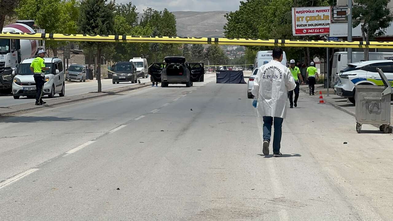 Konya’da yürek yakan veda! Ayşenur Can’ı son yolculuğuna babası uğurladı 9